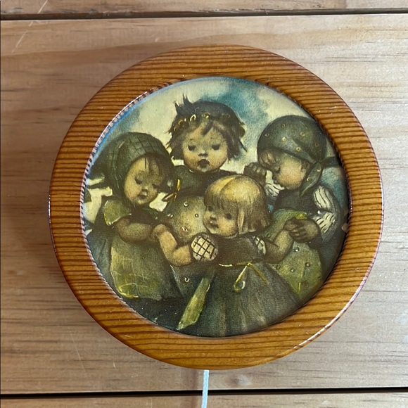 Goebel Hummel Collectors Set - Picture 14 of 15